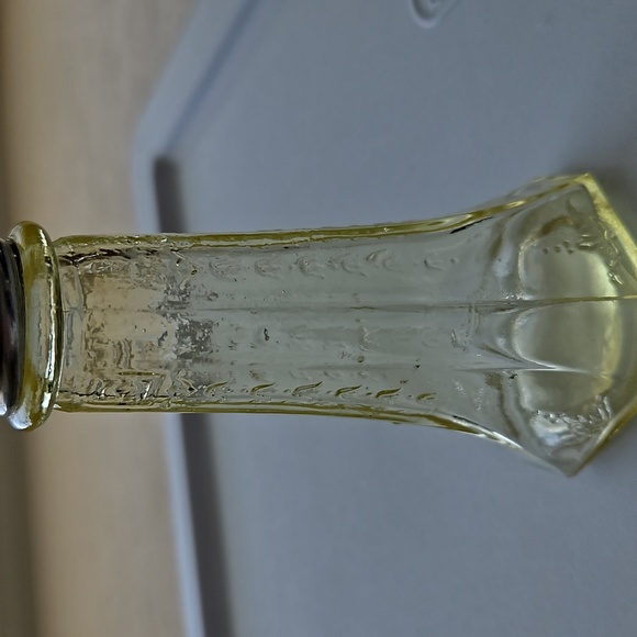 Vintage "Princess" Pattern Salt and Pepper Shakers Depression Glass - Picture 9 of 10